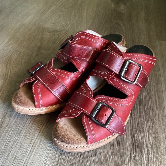 Freebird Caprice Red Leather Heeled Sandals - Picture 3 of 11